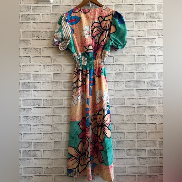 Women’s SHEIN long floral short sleeve v-neck dress Small - Picture 2 of 5